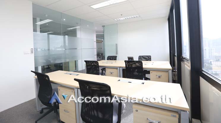  Office space For Rent in Sukhumvit, Bangkok  near BTS Ekkamai (AA15940)